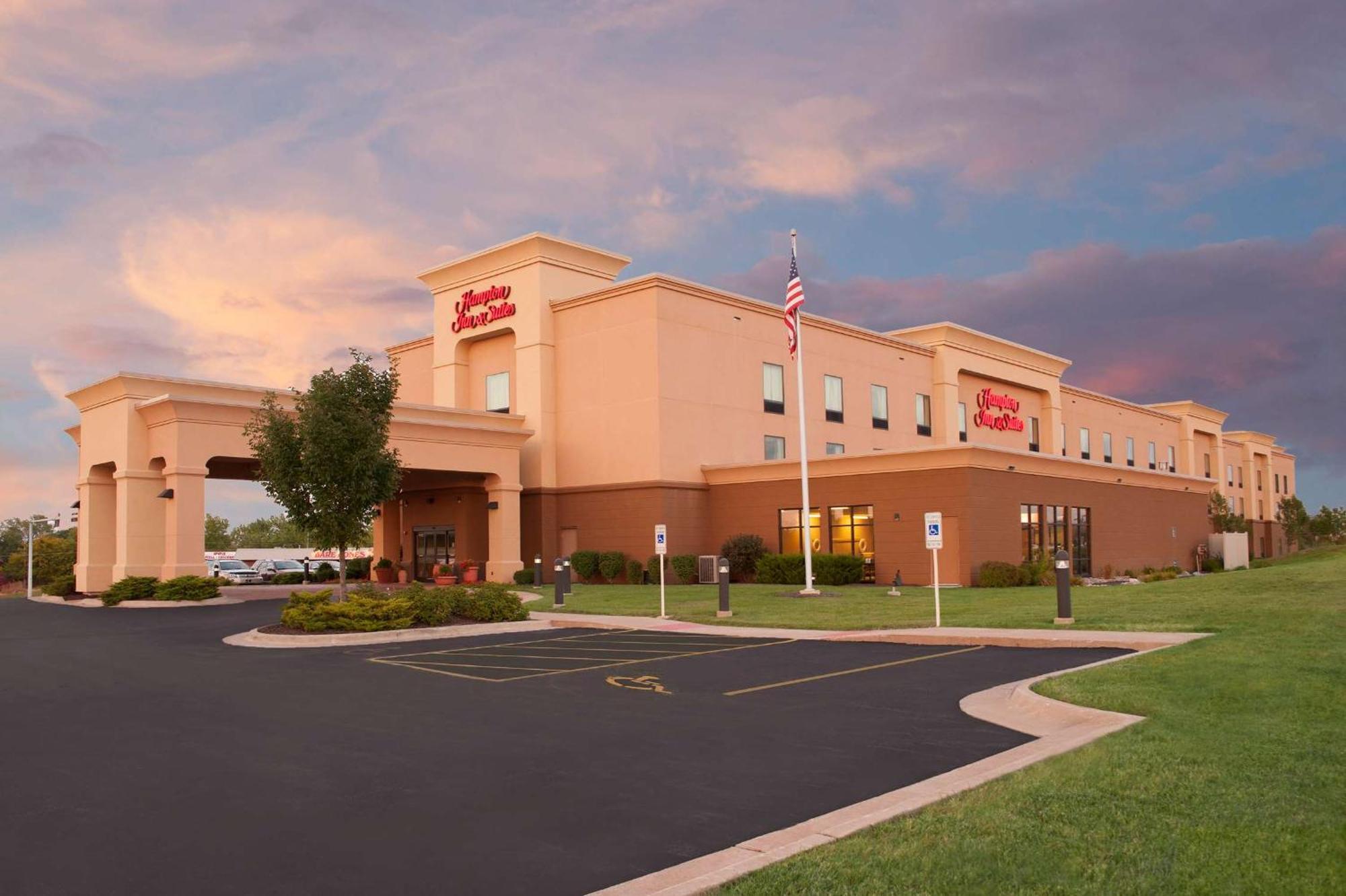 Hampton Inn & Suites Moline-Quad City Int'L Aprt Bagian luar foto